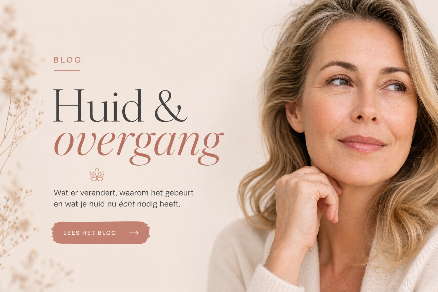 Vrouw 48+ met zachte huidverzorging bij raamlicht